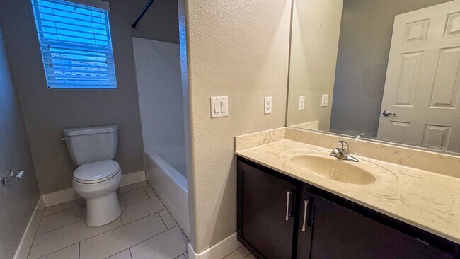 Building Photo - 4-bed, 2.5 bath, 2,498 sq ft home in Mount...