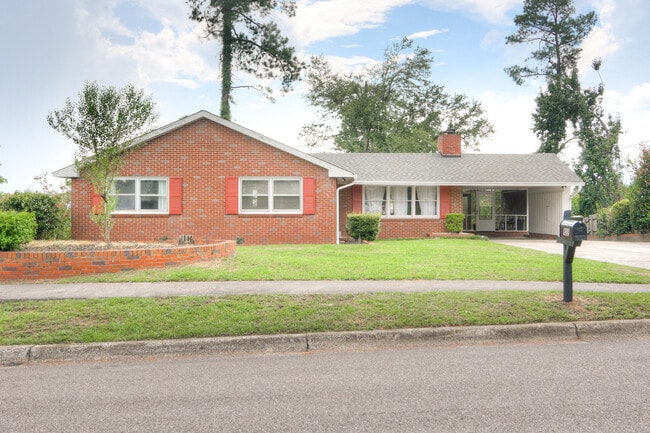 Primary Photo - 822 W Woodlawn Ave
