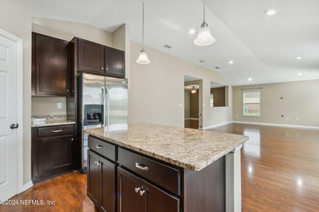 Building Photo - 4619 Pine Lake Dr