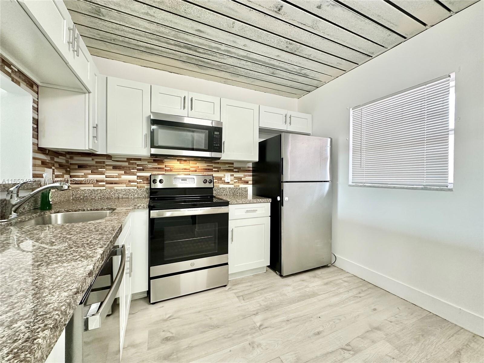 Building Photo - 19751 SW 114th Ave