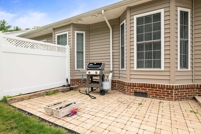 Building Photo - 4081 Forest Oaks Ln
