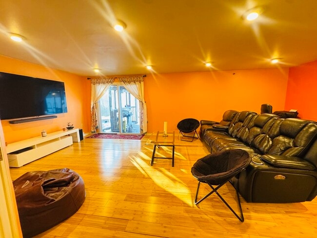 Building Photo - 237 South St