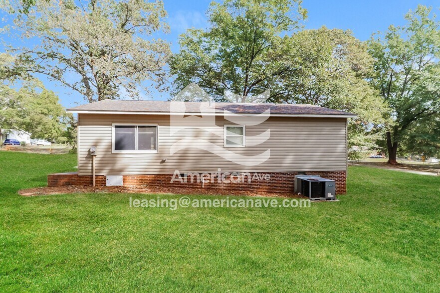 Building Photo - 111 Camellia Cir