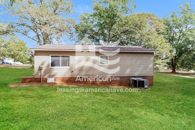 Building Photo - 111 Camellia Cir