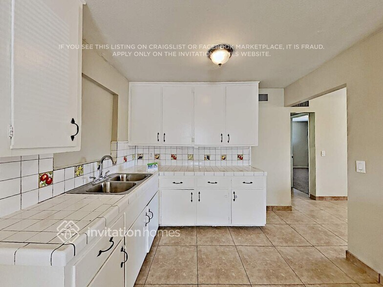 Building Photo - 4126 N Mitchell St