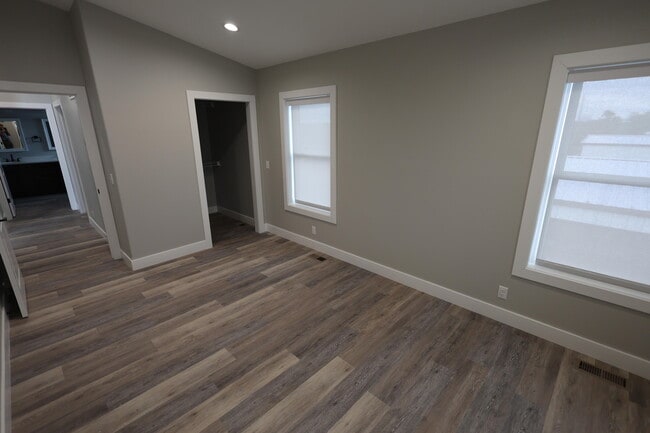 Building Photo - 4288 W 32nd St