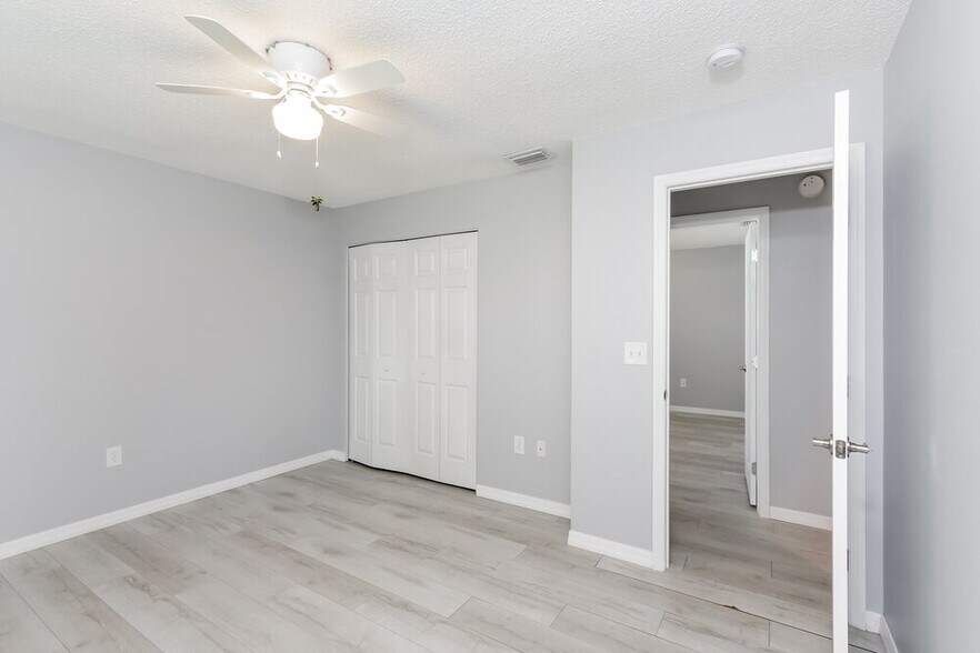 Building Photo - 4710 Glenbrooke Terrace