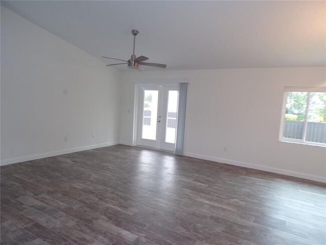 Building Photo - 2989 Pinetree St