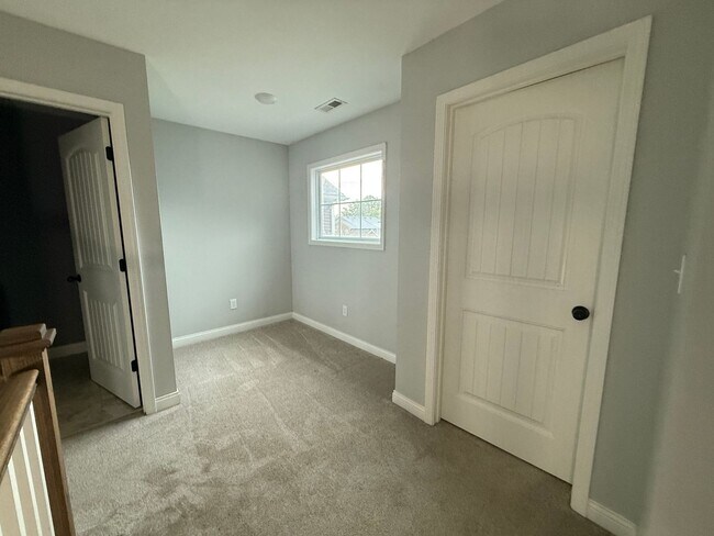 Building Photo - **For Rent: Gorgeous 4 Bed, 2.5 Bath Home ...