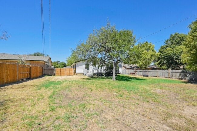 Building Photo - 3015 Adrienne Dr