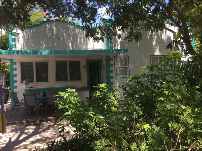 Primary Photo - 705 N Palmway