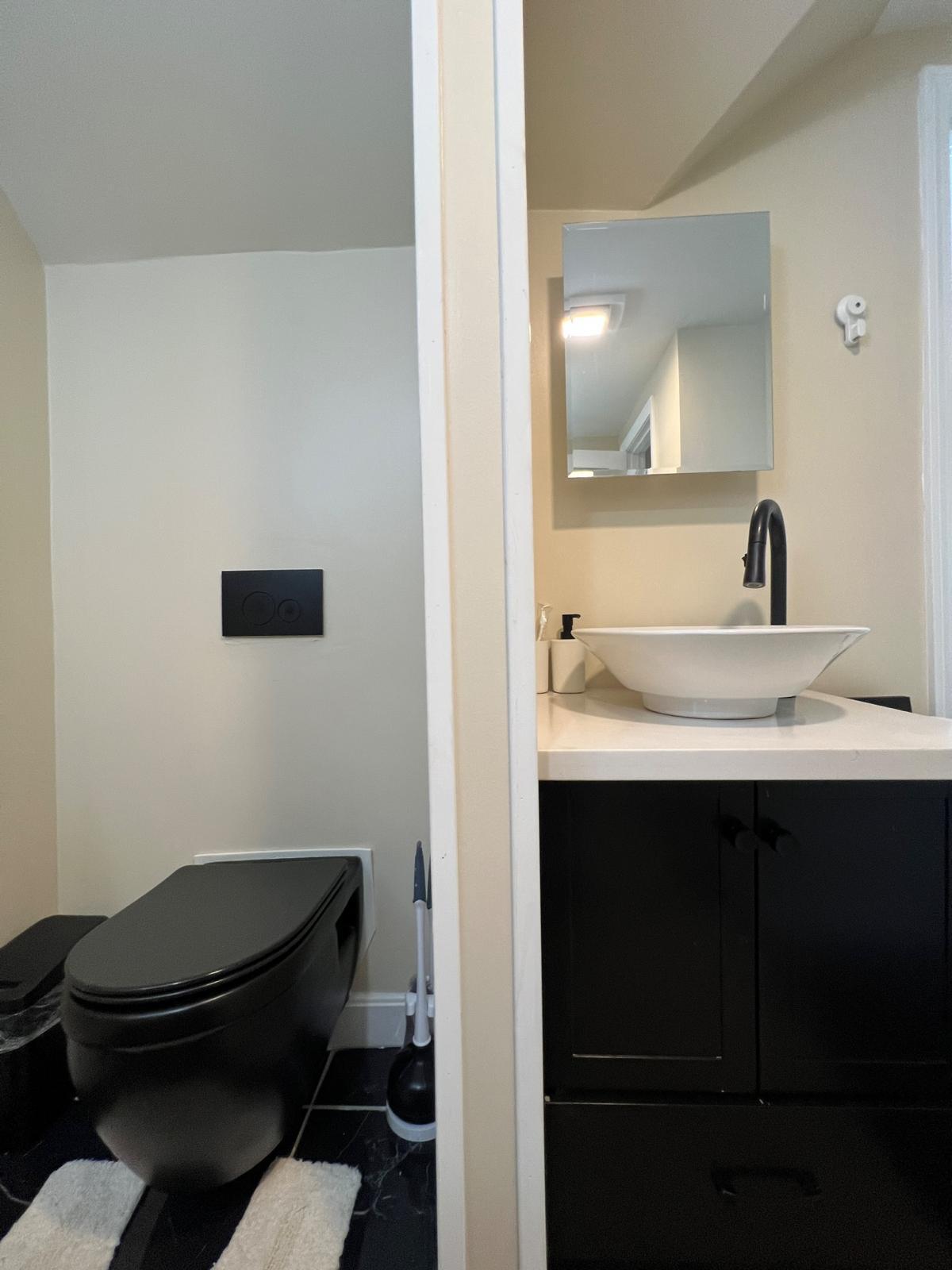 Building Photo - 252 Admiral St