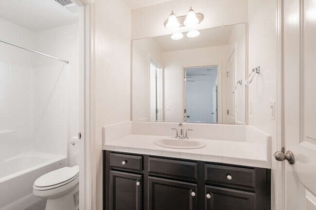 Building Photo - Charming Riverstone Home with Spacious Kitchen Island & Private Backyard