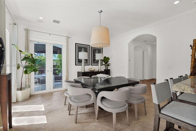 Building Photo - 2143 N Bay Rd