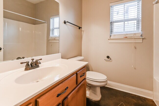 Building Photo - 1302 Heritage Dr S