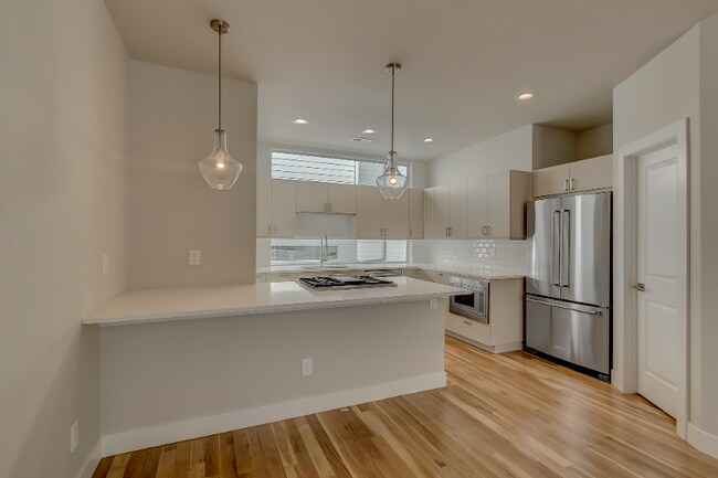 Building Photo - 1908 Hooker St