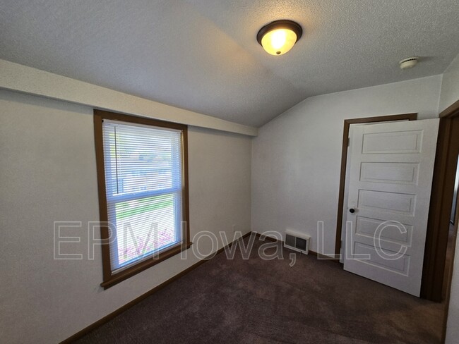 Building Photo - 2190 8th Ave