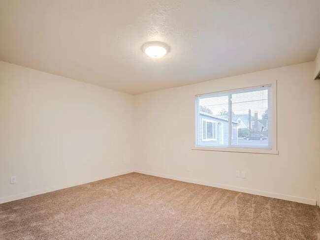 Building Photo - 4801 NE Killingsworth St
