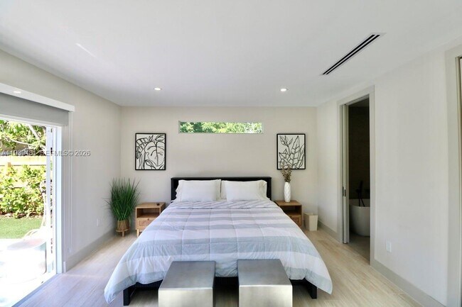 Building Photo - 2975 SW 15th St