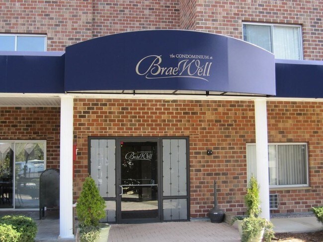 Primary Photo - 230 Willard St