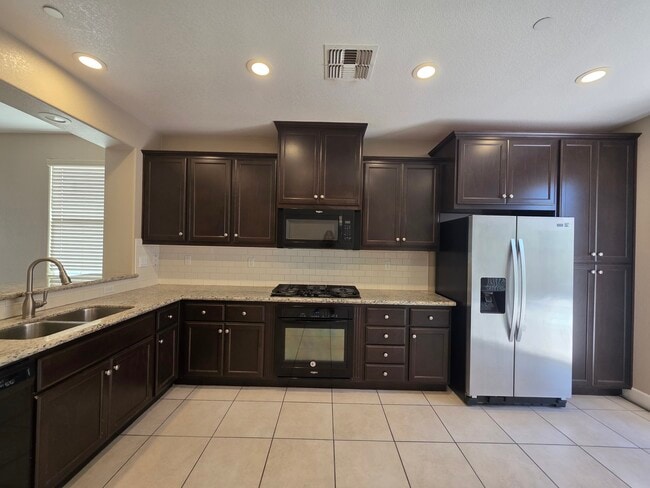 Building Photo - 1653 Clover Ct