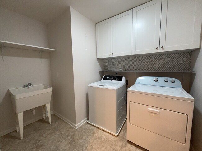 Building Photo - 292 Calm Water Way