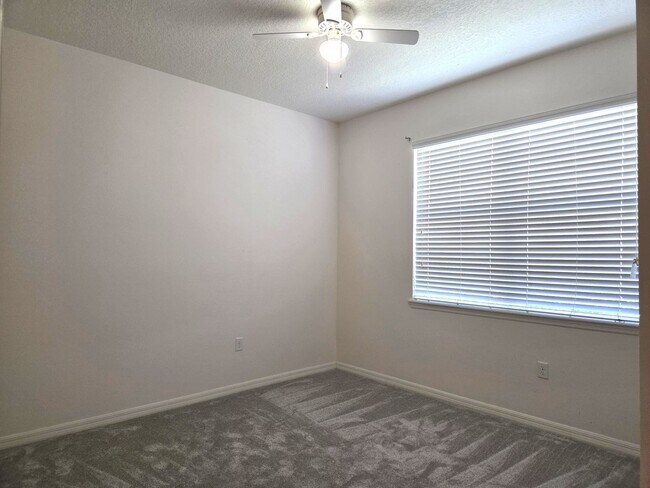 Building Photo - Pet Friendly Home in Southern Ridge