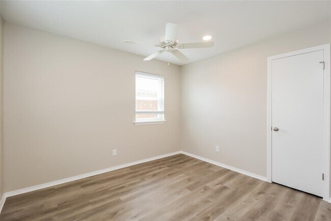 Building Photo - 4207 N Reeder Ave