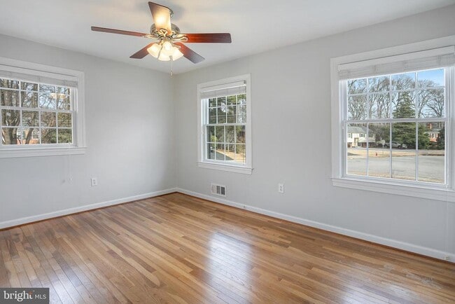 Building Photo - 8300 Midwood St