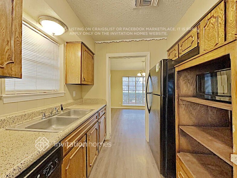 Building Photo - 150 Valleyglen Dr