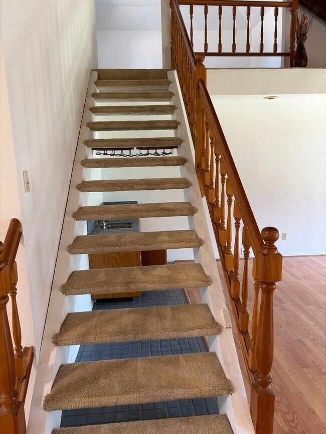 Building Photo - Exceptional 3 bedroom plus Loft or 4th bedroom