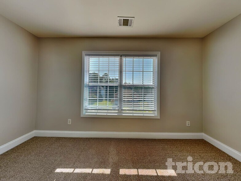 Building Photo - 4556 Bellemeade Dr