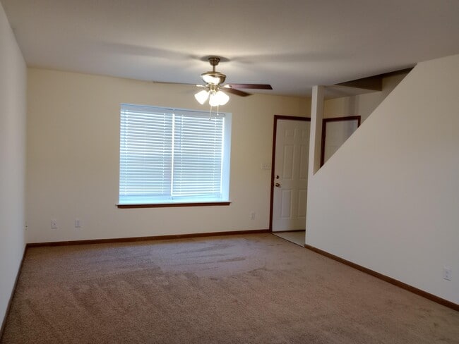 Building Photo - 406 E Liberty Ln