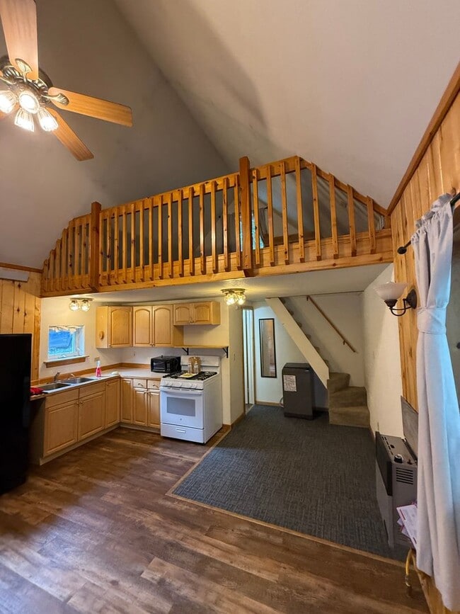 Building Photo - Cozy Guest House in Semi-Rural Location w/...