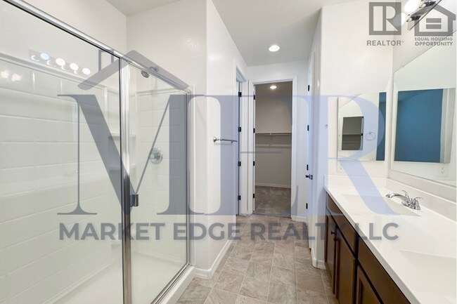 Building Photo - 3Bed/2Bath Home w/3 Car Gar in Casa Grande...