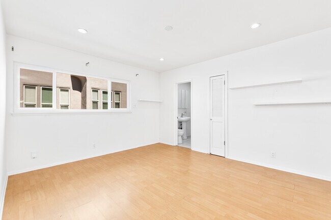 Master Bedroom - 836 N Fuller Ave