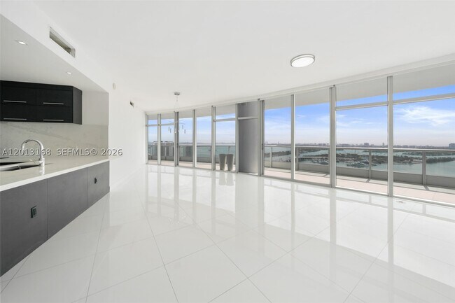 Building Photo - 900 Biscayne Blvd