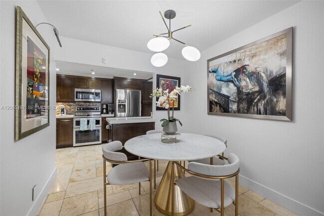 Building Photo - 2625 Collins Ave