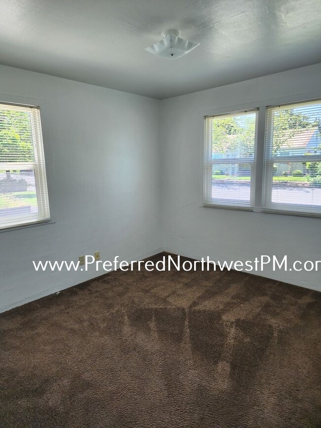 Building Photo - 1059 N 4th St