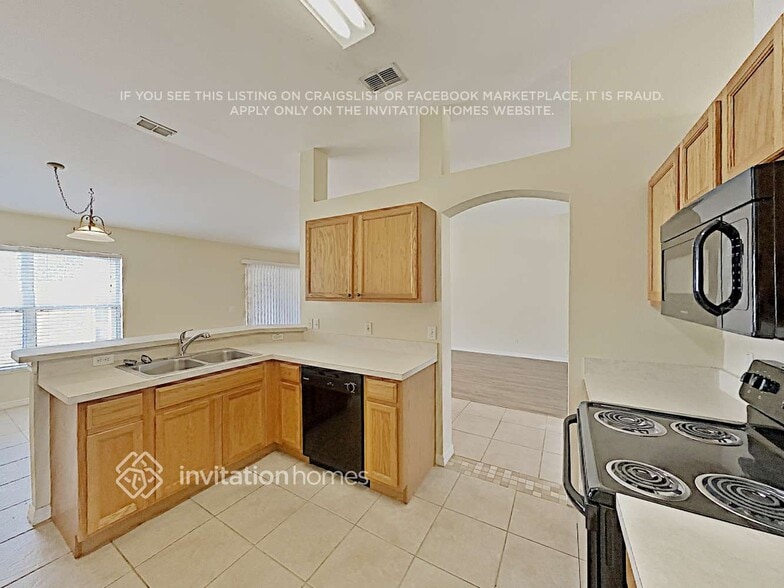 Building Photo - 370 Pine Springs Dr