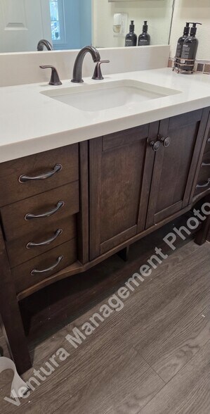 Building Photo - 2333 Lawnview Ct