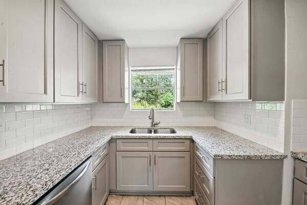 Building Photo - 10615 Twin Oak Dr