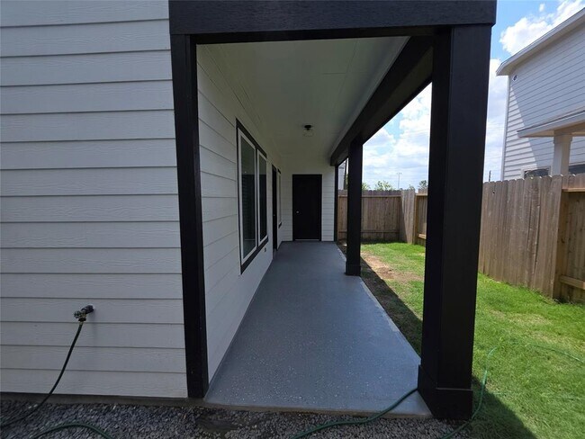 Building Photo - 3013 La Latina Dr