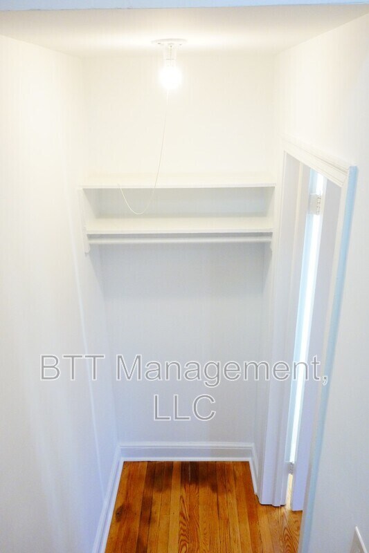 Building Photo - 907 Hudson Ave