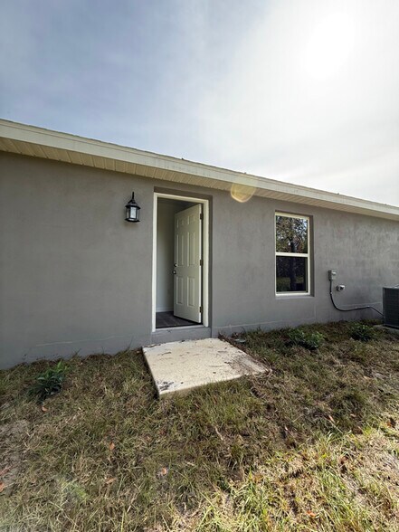 Building Photo - 53 Poplar Rd