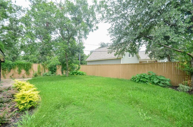Building Photo - 6030 Woodbrook Ln