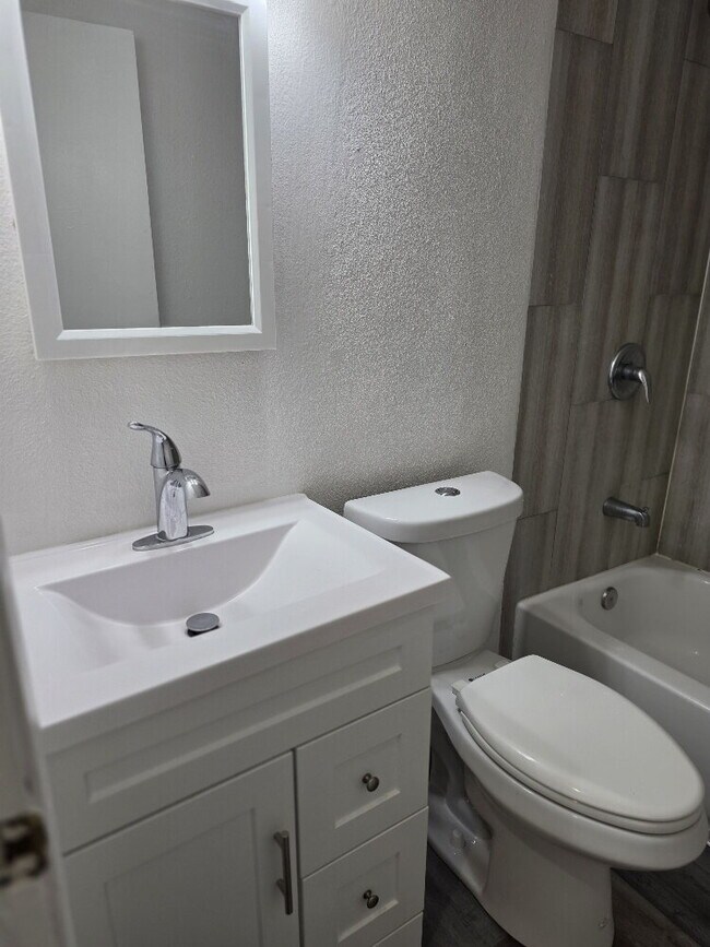 Building Photo - 3-Bedroom house with 2 Baths in Sacramento