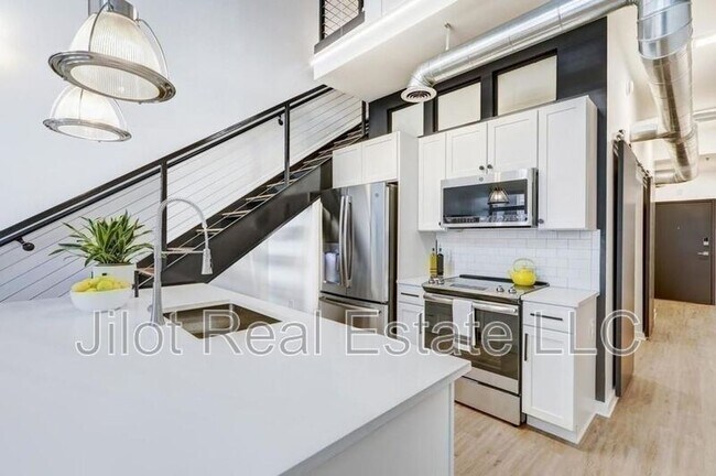 Building Photo - 260 18th St NW