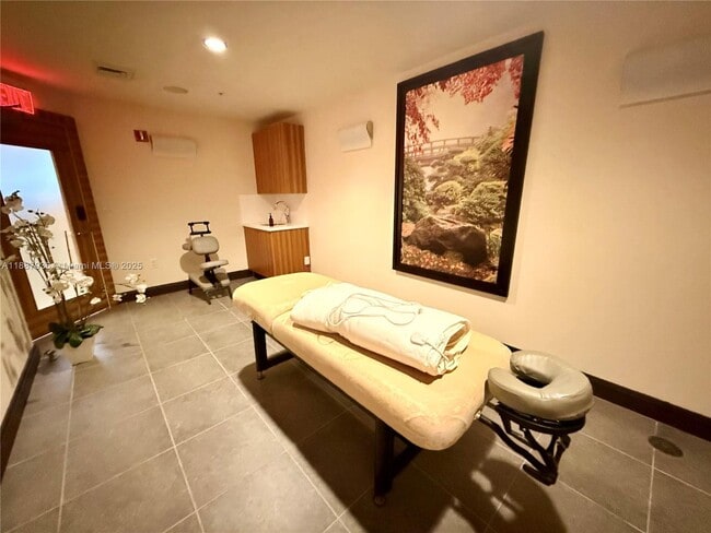 Building Photo - 253 NE 2nd St