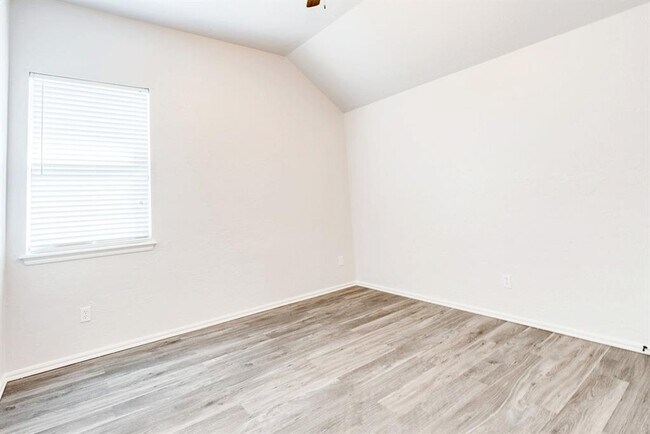 Building Photo - 3104 Loren Dr